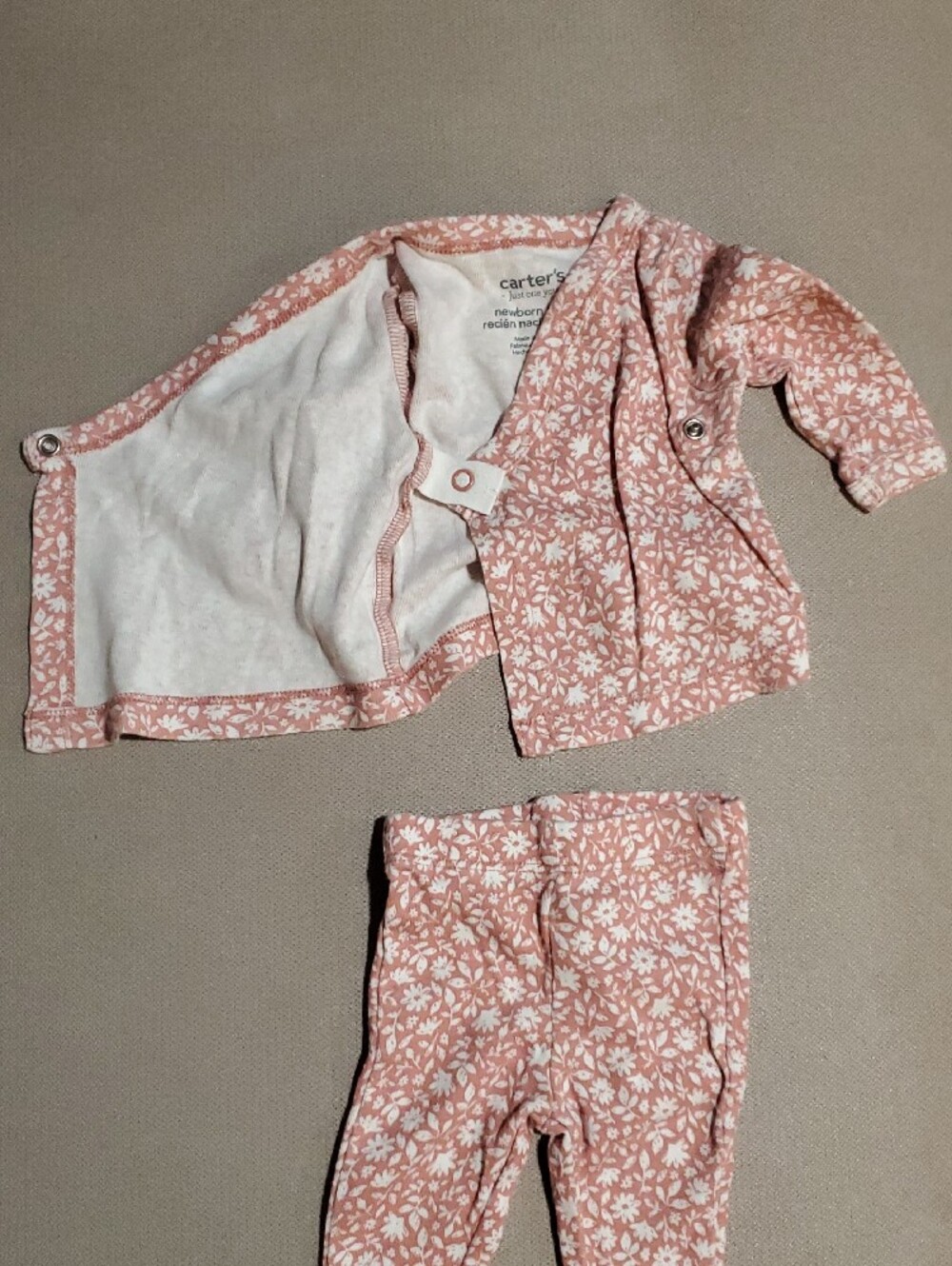 4 Piece Carter's Newborn Girl Outfit Bundle - Picture 5 of 5